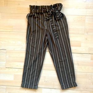 Paperbag-Waist Capris